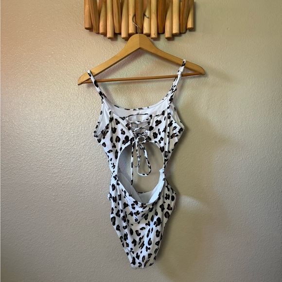 Leopard Print Swimsuit - Picture 3 of 5